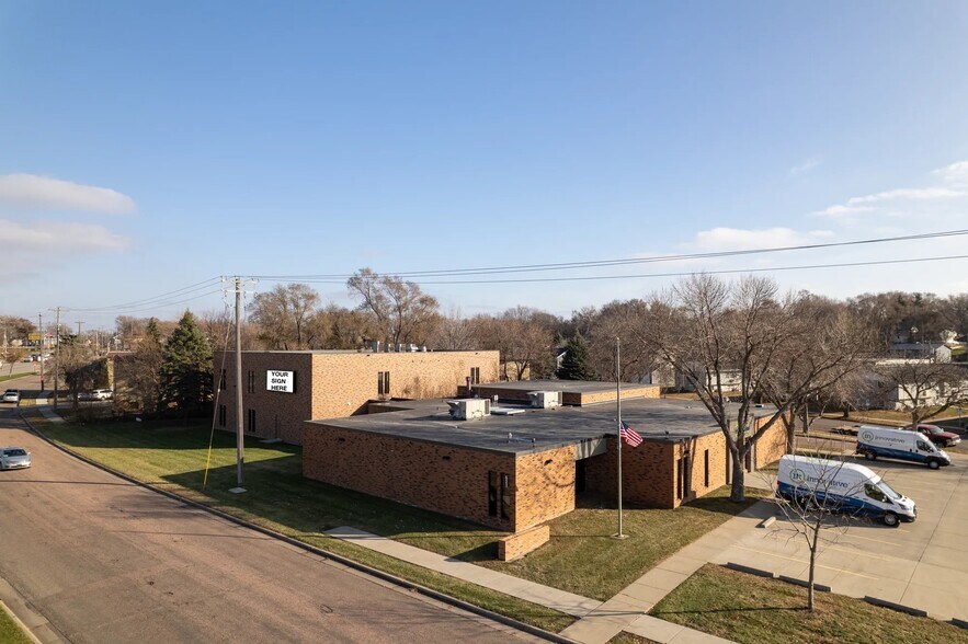 621 W Russell St, Sioux Falls, SD à louer - Photo du bâtiment - Image 1 de 20