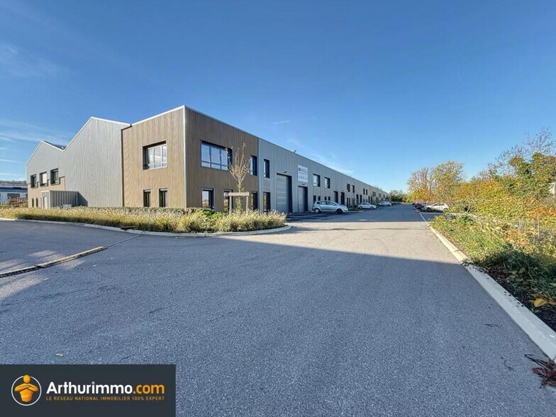 Flex in Bourgoin-Jallieu for lease - Building Photo - Image 1 of 9