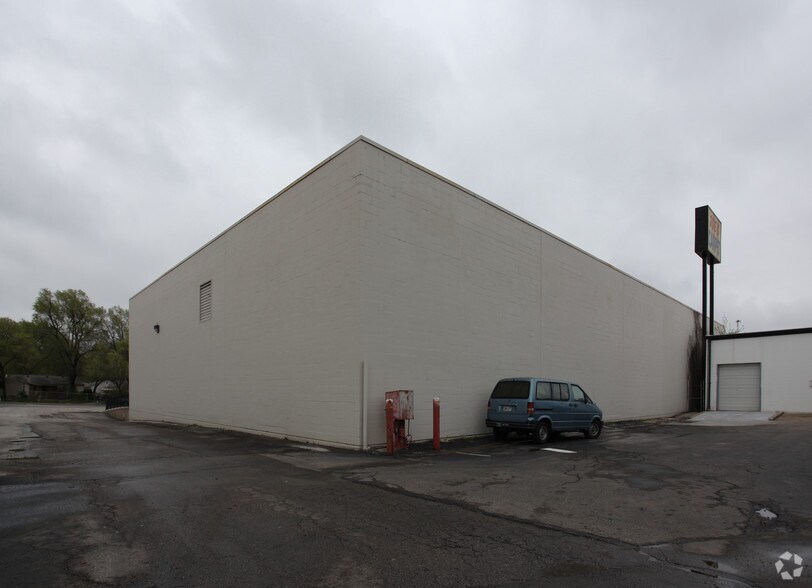 3030 S 24th St, Kansas City, KS à louer - Photo du bâtiment - Image 2 de 7