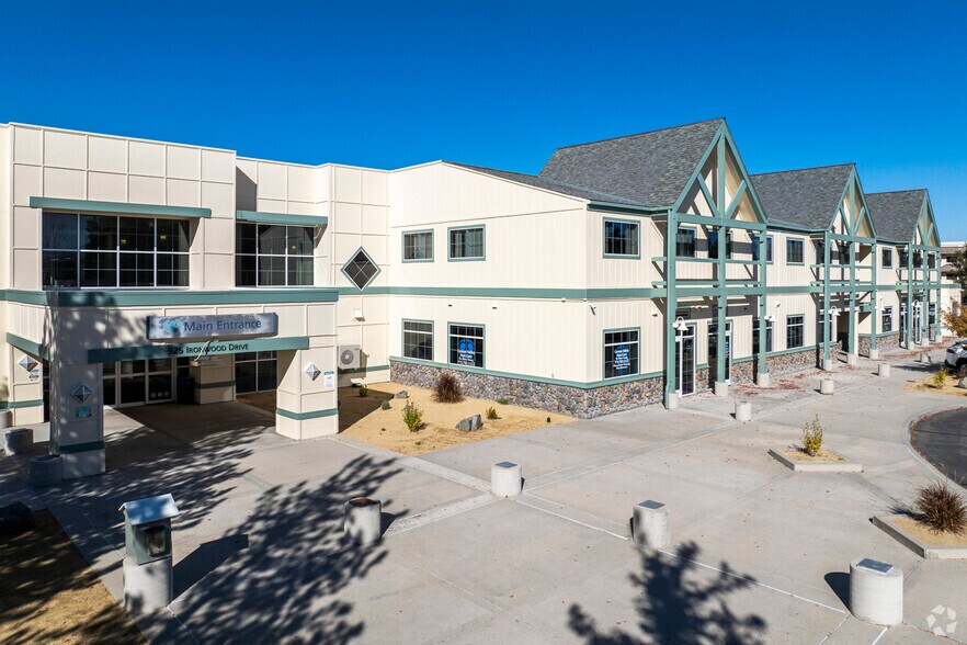 925 Ironwood Dr, Minden, NV à louer - Photo du bâtiment - Image 2 de 5