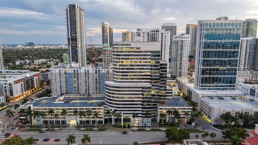 500 E Broward Blvd, Fort Lauderdale, FL à louer - Photo du bâtiment - Image 3 de 32