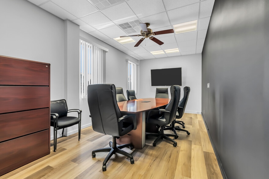 222 Outwater Ln, Garfield, NJ à louer - Photo du bâtiment - Image 2 de 13