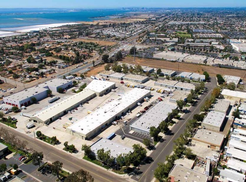 675-693 Marsat Ct, Chula Vista, CA à louer - Photo du bâtiment - Image 3 de 6