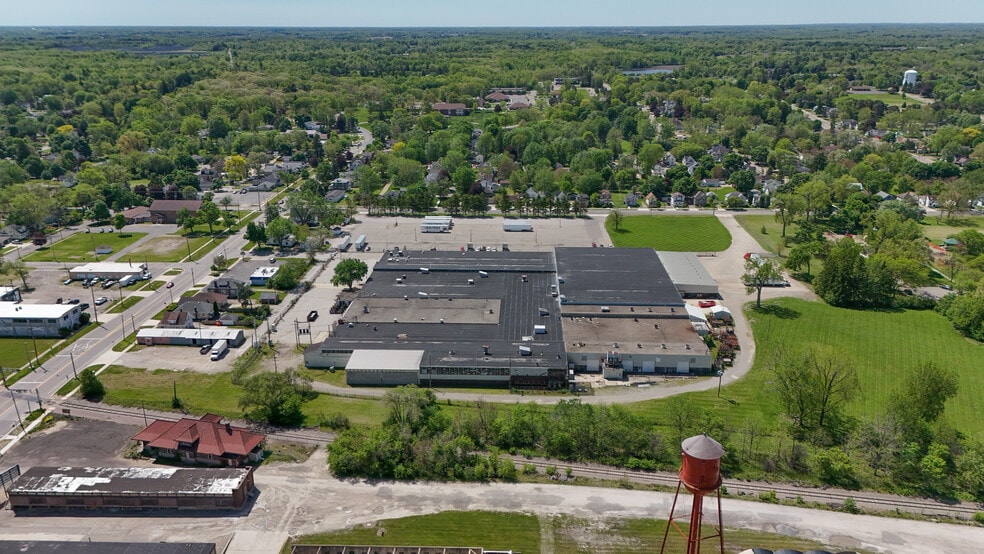 200 Universal Dr, Owosso, MI à louer - Photo du bâtiment - Image 3 de 4