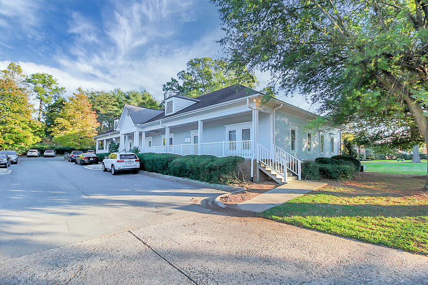 20808 N Main St, Cornelius, NC à vendre - Photo du bâtiment - Image 1 de 1