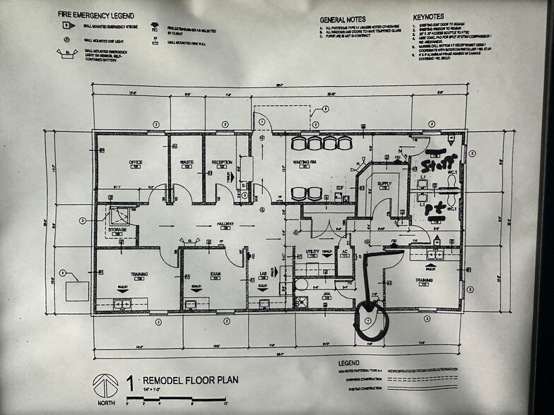 200 W College Ave, Devine, TX à vendre - Photo du bâtiment - Image 3 de 13