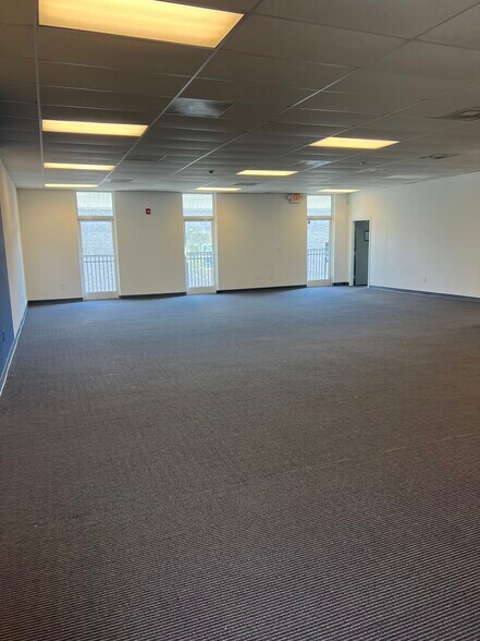 4221 N Kings Hwy, Myrtle Beach, SC à louer - Photo du bâtiment - Image 2 de 12