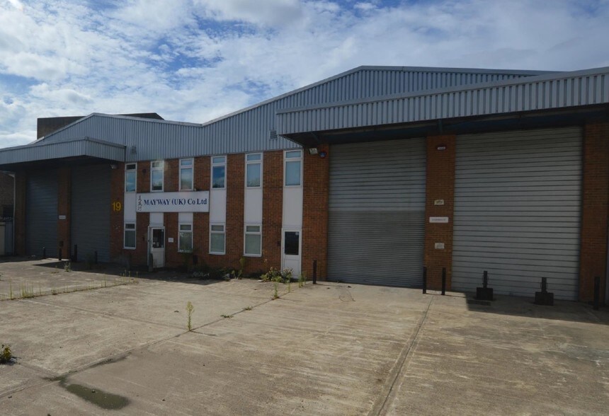 19 Progress Way, Croydon à vendre - Photo du bâtiment - Image 2 de 2