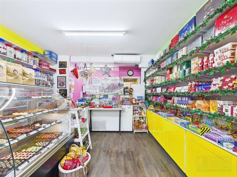 32 High St, Grantown On Spey for sale - Interior Photo - Image 2 of 4