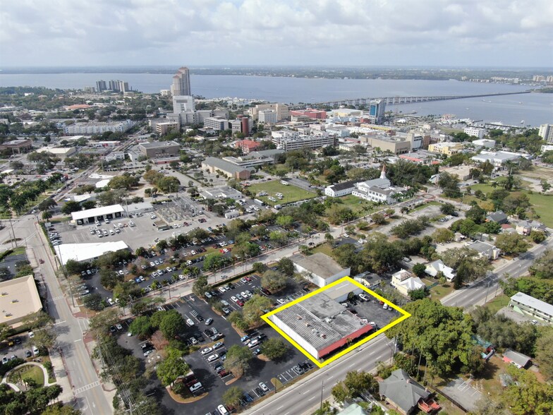 1788 Fowler St, Fort Myers, FL à vendre - Photo du bâtiment - Image 3 de 10