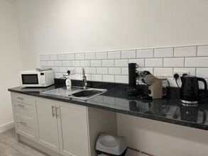 16 High St, Glastonbury à louer Photo intérieure- Image 2 de 3