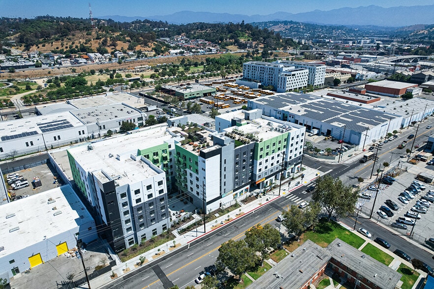1457 N Main St, Los Angeles, CA for lease - Building Photo - Image 2 of 9