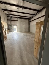 69-71 Progress Ct, Moscow Mills, MO à louer Photo intérieure- Image 1 de 11