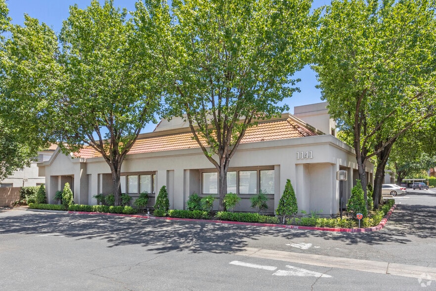 1141 W Shaw Ave, Fresno, CA for lease - Building Photo - Image 2 of 5