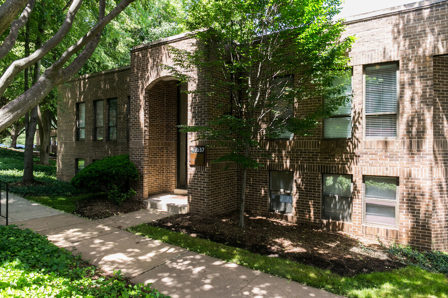 7637-7645 Leesburg Pike, Falls Church, VA à vendre - Photo du bâtiment - Image 1 de 1