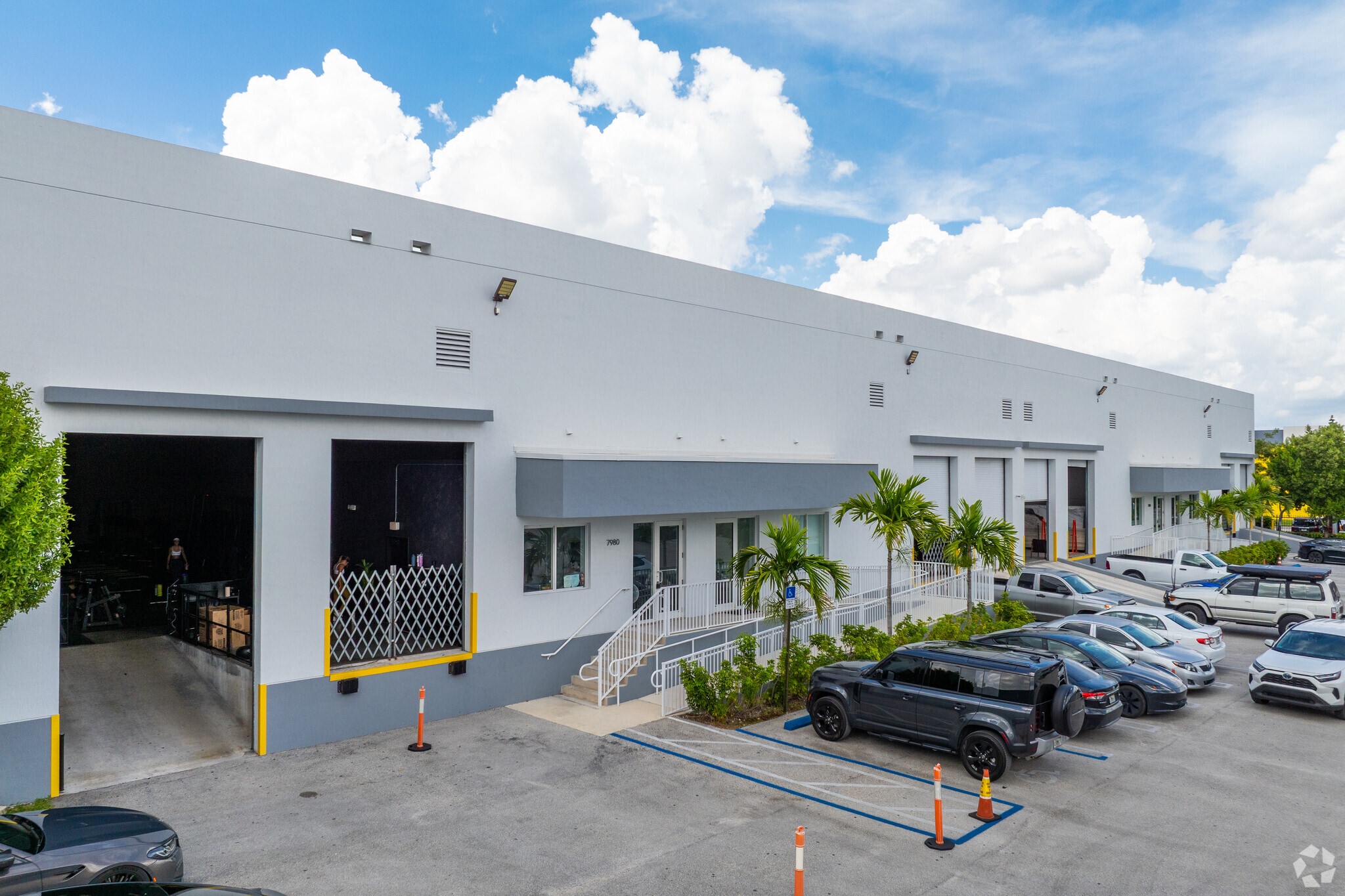 7900 NW 71st St, Miami, FL for lease Primary Photo- Image 1 of 10