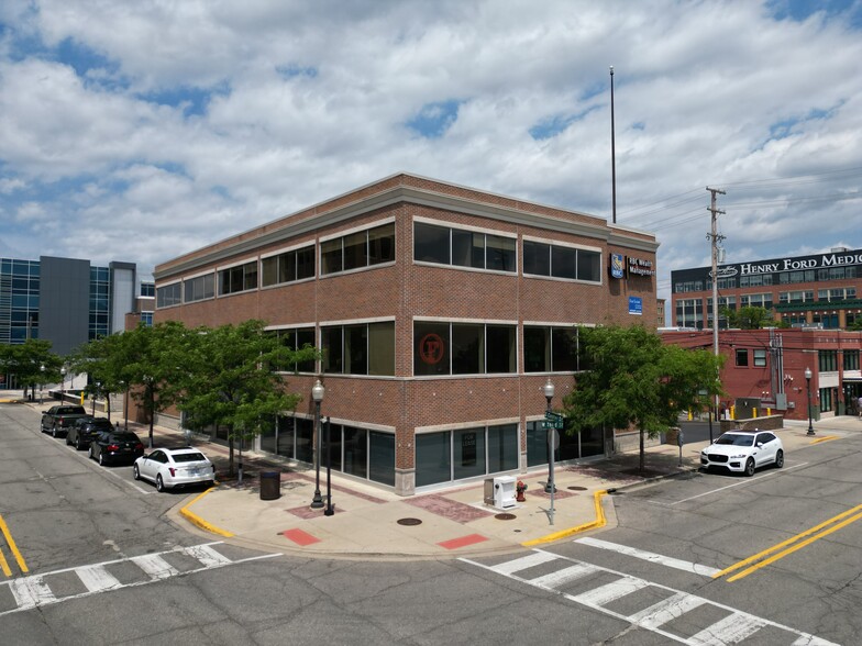 215 S Center St, Royal Oak, MI à louer - Photo du bâtiment - Image 3 de 7