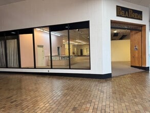 2001 MacArthur Blvd, Whitehall, PA for lease Interior Photo- Image 2 of 8
