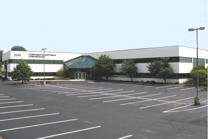 2345 S Lynhurst Dr, Indianapolis, IN à louer - Photo du bâtiment - Image 2 de 7