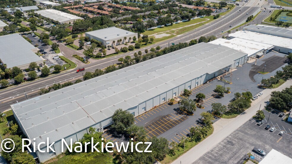 6750 N Bryan Dairy Rd, Seminole, FL à louer - Photo du bâtiment - Image 2 de 10