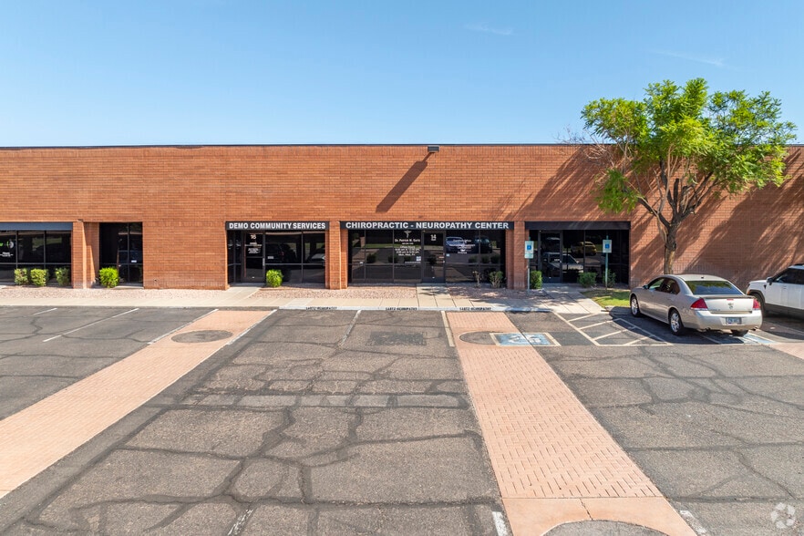 2150 S Country Club Dr, Mesa, AZ for lease - Building Photo - Image 3 of 7