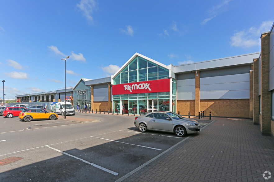 Almcor Retail Parks portfolio of 11 properties for sale on LoopNet.ca - Building Photo - Image 3 of 12