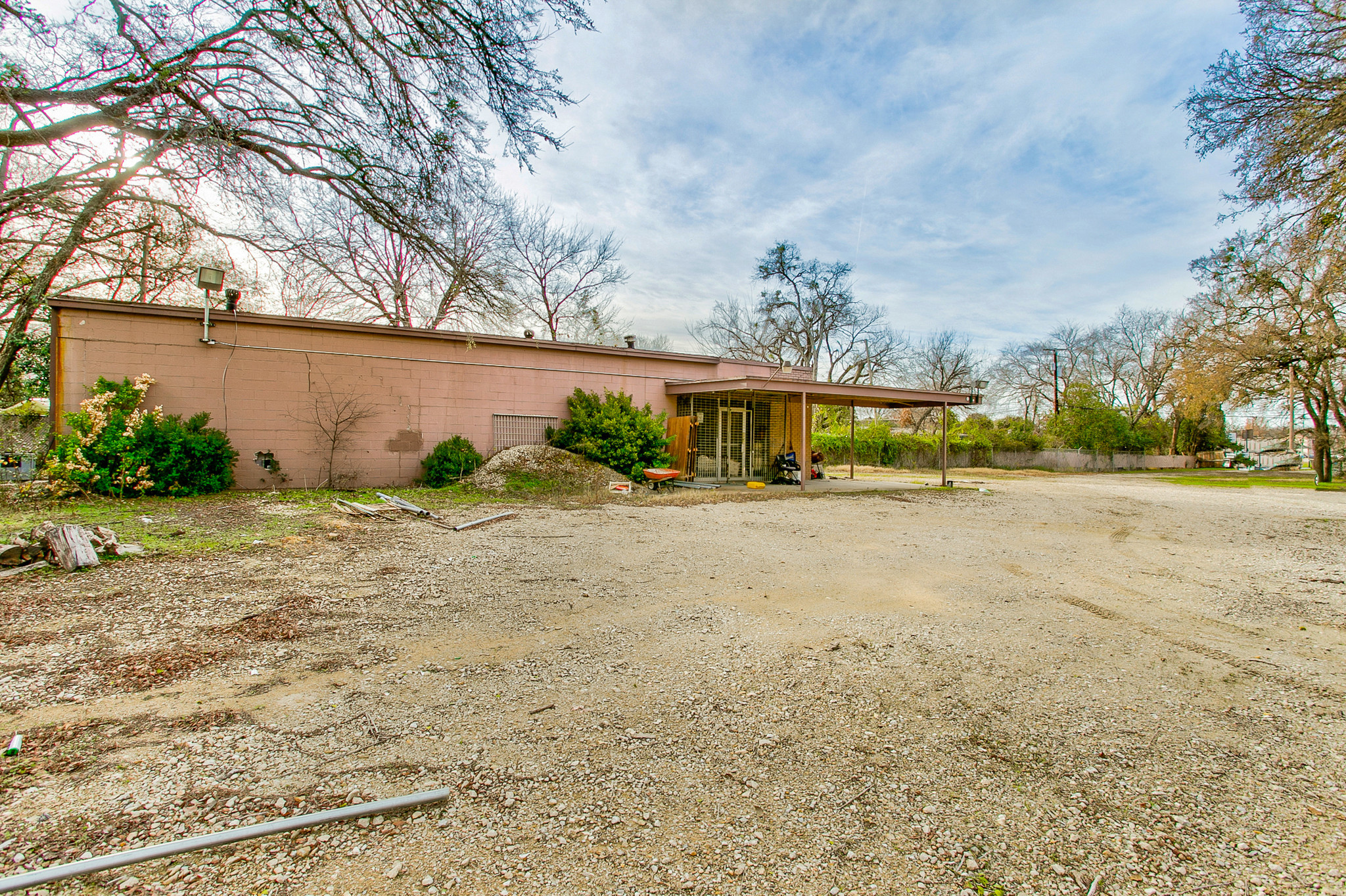 3401 S Riverside Dr, Fort Worth, TX à vendre Photo du bâtiment- Image 1 de 1