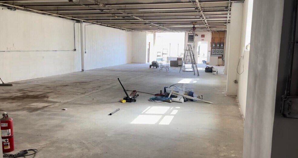 112 Industrial Loop, Staten Island, NY à louer - Photo intérieure - Image 3 de 6