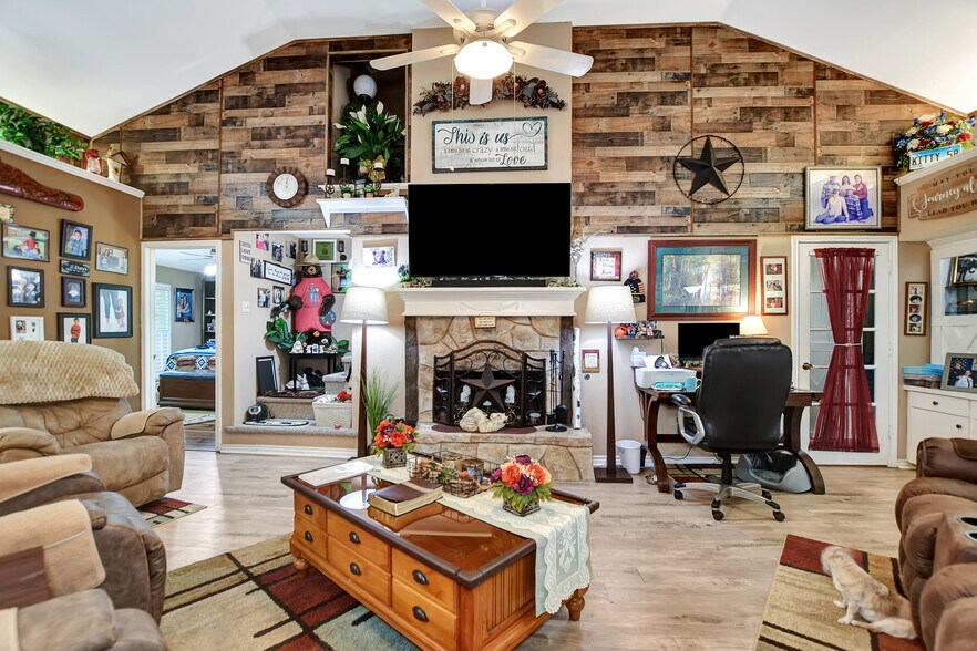 24677 FM 2090 Rd, Splendora, TX à vendre - Photo intérieure - Image 3 de 14