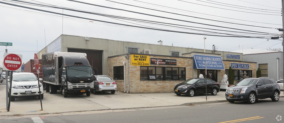 648-656 Main St, Westbury, NY for sale - Building Photo - Image 2 of 6