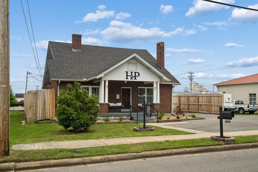 207 University Ave, Lebanon, TN for sale - Building Photo - Image 2 of 32