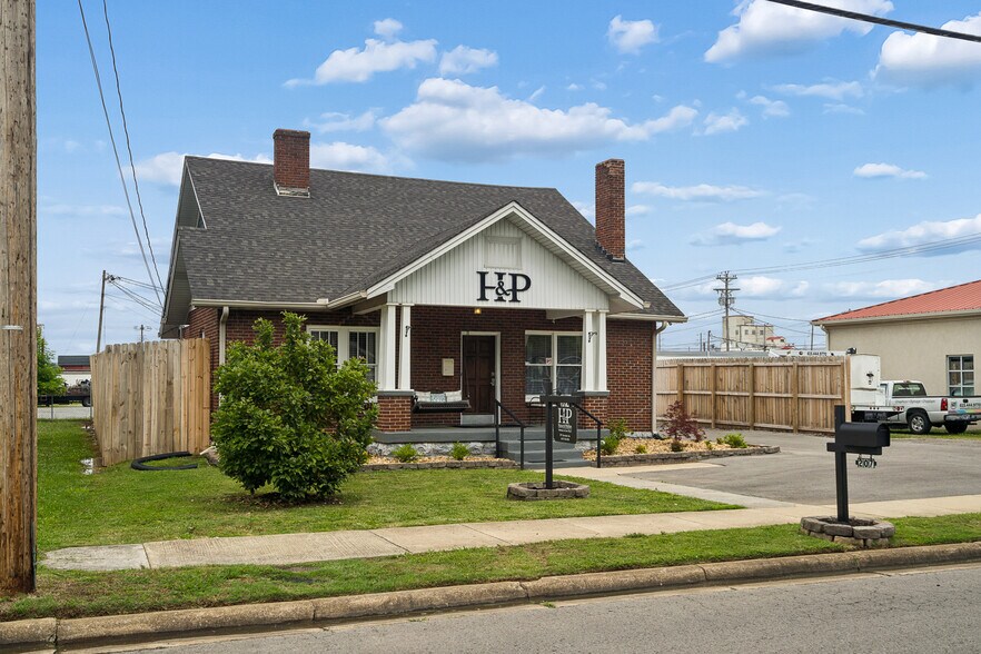 207 University Ave, Lebanon, TN à vendre - Photo du bâtiment - Image 2 de 32