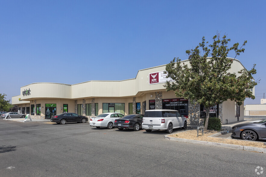 201 S Gateway Dr, Madera, CA for lease - Building Photo - Image 1 of 8