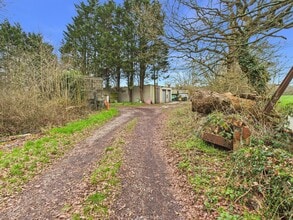 Mays Ln, Barnet à louer Photo du bâtiment- Image 2 de 8