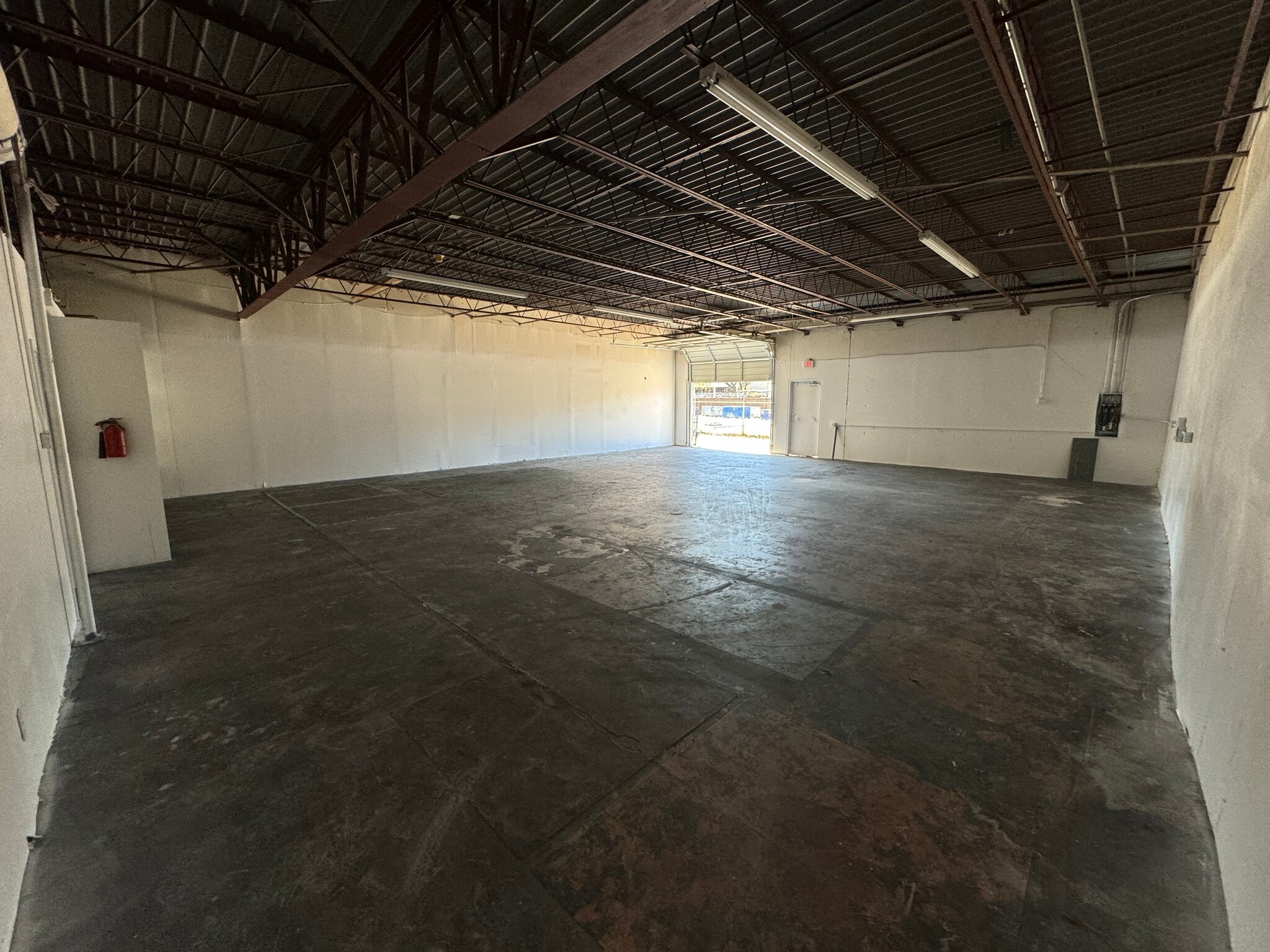 2650 Lombardy Ln, Dallas, TX for lease Interior Photo- Image 1 of 9