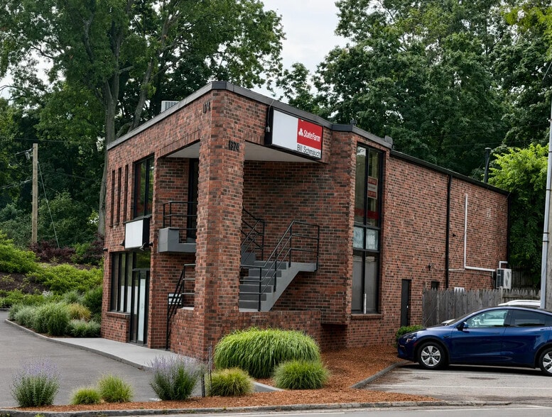 1374 E Putnam Ave, Old Greenwich, CT for lease - Building Photo - Image 2 of 7