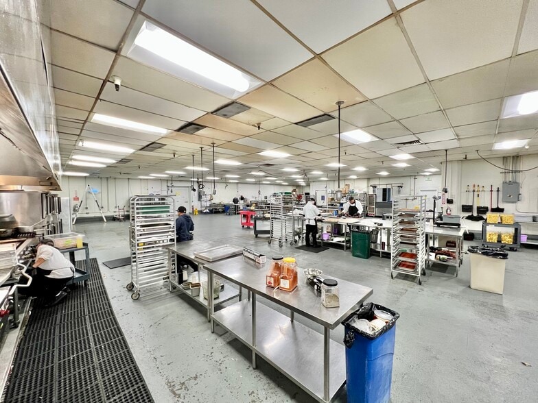 1715 E 21st St, Los Angeles, CA for lease - Interior Photo - Image 2 of 8