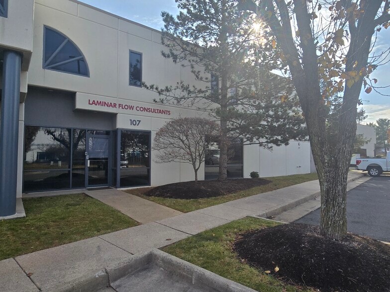 44642 Guilford Dr, Ashburn, VA for lease - Building Photo - Image 1 of 11