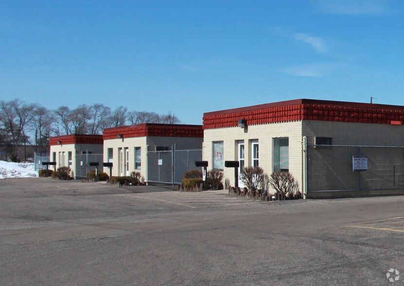 4200-4224 N 83rd Ave, Minneapolis, MN for lease - Building Photo - Image 2 of 3
