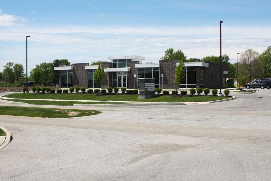 894 Airport Pky, Greenwood, IN à louer - Photo du bâtiment - Image 2 de 2