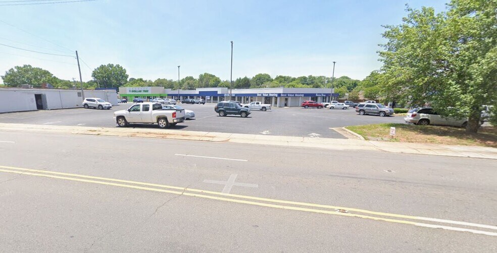 805 N Center St, Statesville, NC à louer - Photo du bâtiment - Image 2 de 5