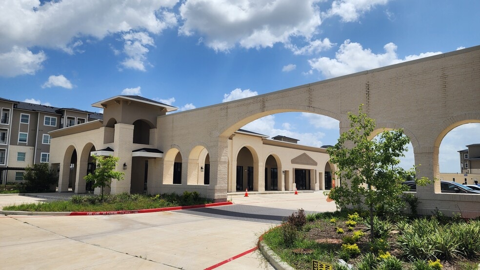 5518 Queenston Blvd, Houston, TX for lease - Building Photo - Image 3 of 14