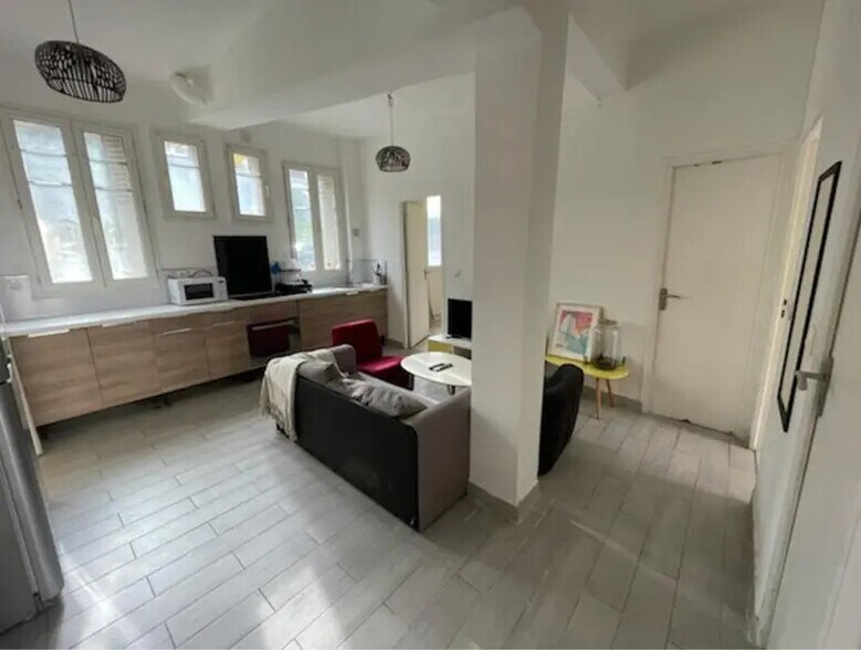 Multifamily in Issy-les-Moulineaux for sale - Interior Photo - Image 2 of 10