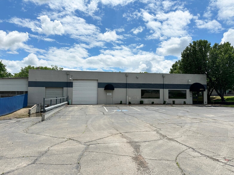 400 S Coltrane Rd, Edmond, OK for lease - Building Photo - Image 2 of 9