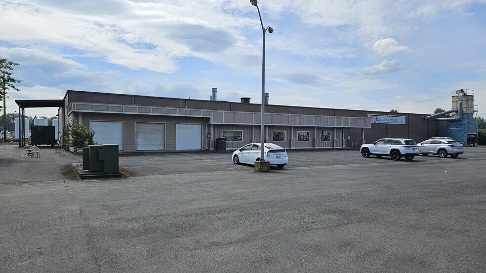 2219 Talley Way, Kelso, WA à vendre - Photo du bâtiment - Image 2 de 17