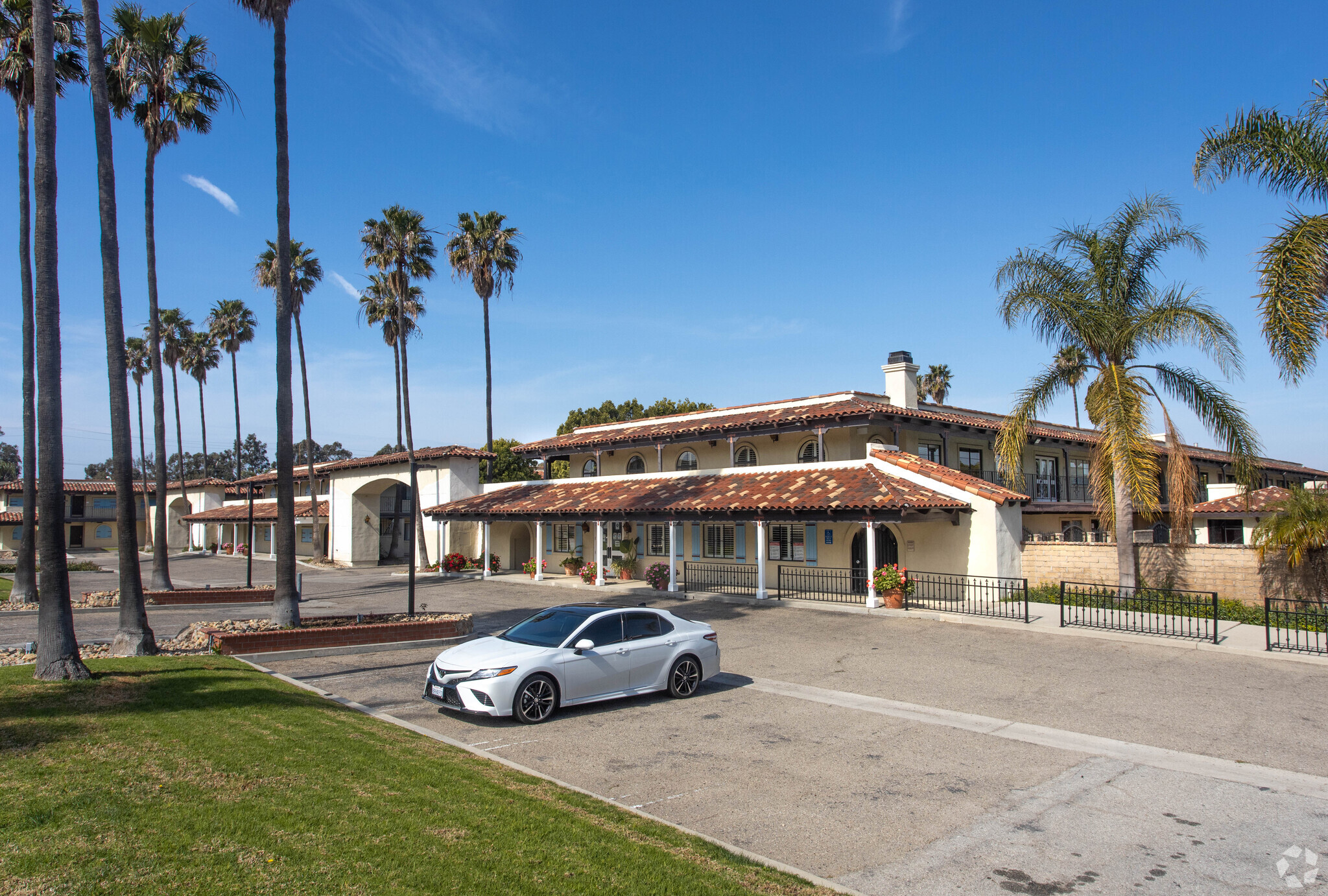 1001 E Channel Islands Blvd, Oxnard, CA for sale Primary Photo- Image 1 of 1