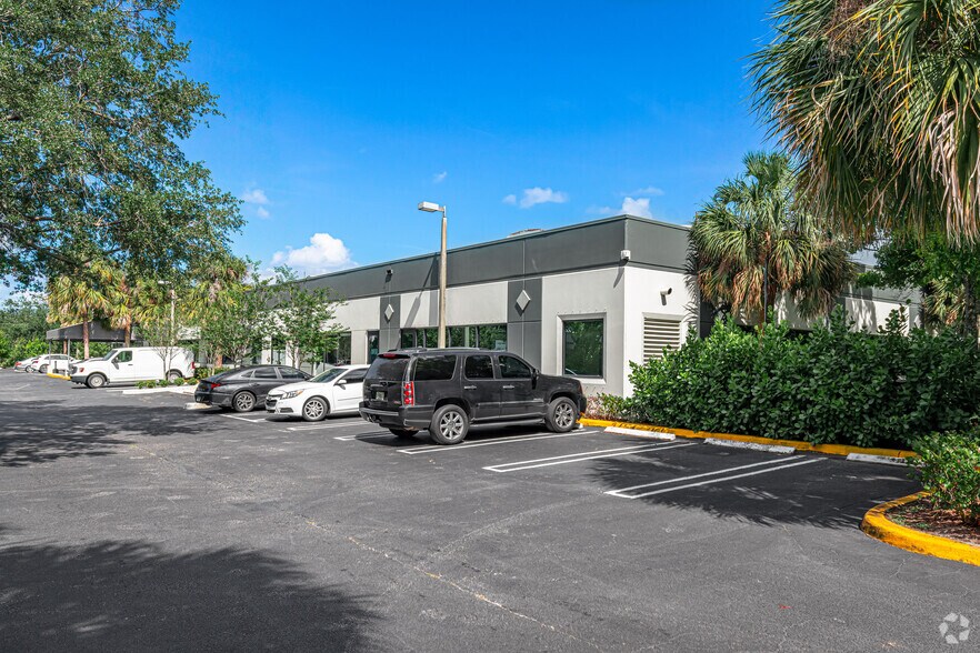 801 Northpoint Pky, West Palm Beach, FL à louer - Photo du bâtiment - Image 2 de 7
