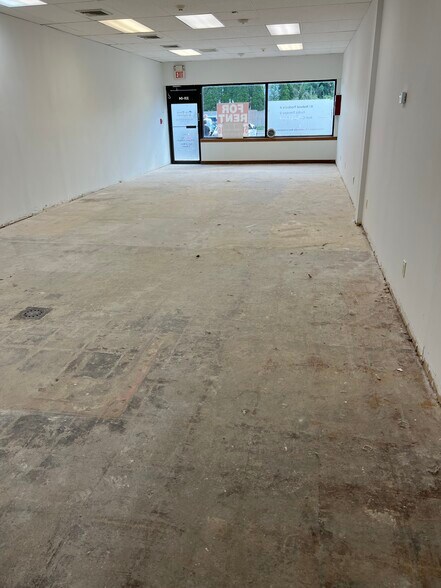 231 Robbins Ln, Syosset, NY à louer - Photo intérieure - Image 3 de 6