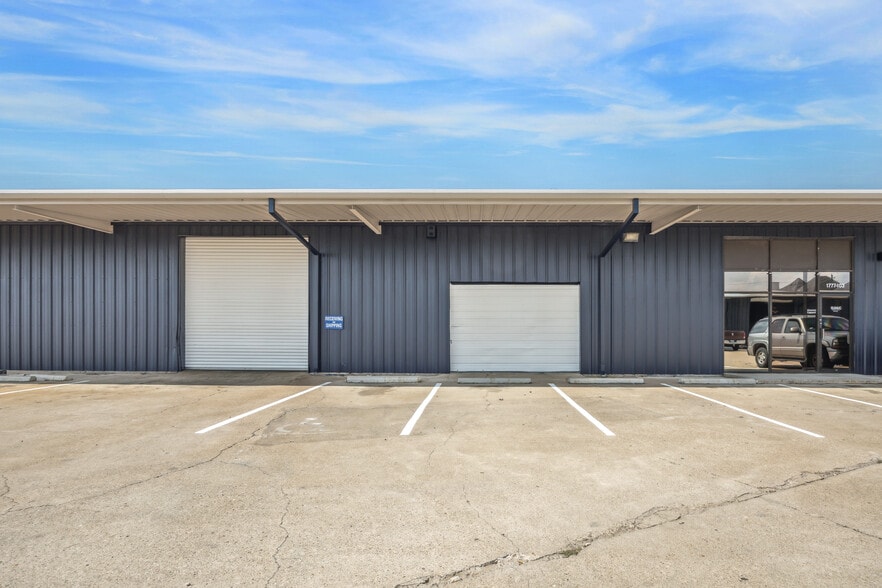1771 Upland Dr, Houston, TX for lease - Building Photo - Image 2 of 8