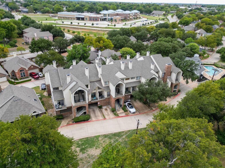 501 Arbor Creek Dr, Euless, TX à vendre - Photo du bâtiment - Image 2 de 18